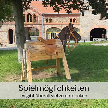 Semesterbostad Spektakulaeres Tiny House Im Teich Mit Terrasse Und Kamin - Juli - August Mindestmietzeit 1 Woche Sa-Sa Großharthau