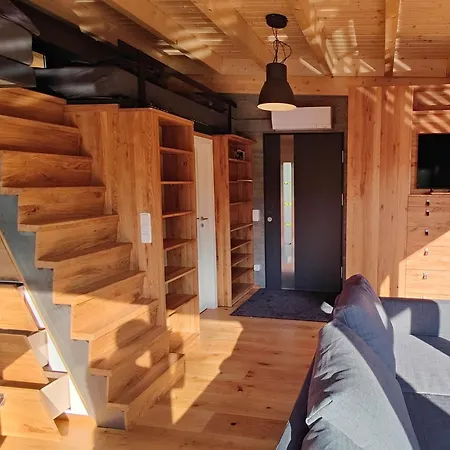 Spektakulaeres Tiny House Im Teich Mit Terrasse Und Kamin Feriehus Großharthau