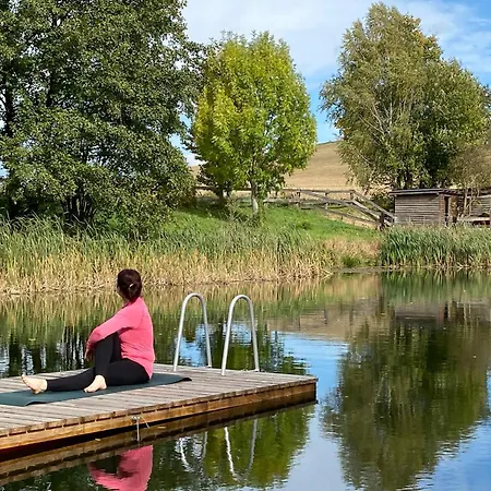 Spektakulaeres Tiny House Im Teich Mit Terrasse Und Kamin Feriehus *