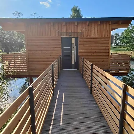 Spektakulaeres Tiny House Im Teich Mit Terrasse Und Kamin