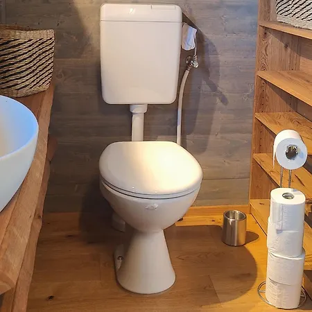 Feriehus Spektakulaeres Tiny House Im Teich Mit Terrasse Und Kamin *
