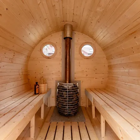 Spektakulaeres Tiny House Im Teich Mit Terrasse Und Kamin Feriehus