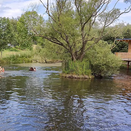 Feriehus Spektakulaeres Tiny House Im Teich Mit Terrasse Und Kamin
