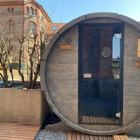 Spektakulaeres Tiny House Im Teich Mit Terrasse Und Kamin *